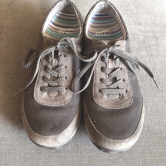 Dansko walking shoe. - Picture 1 of 3